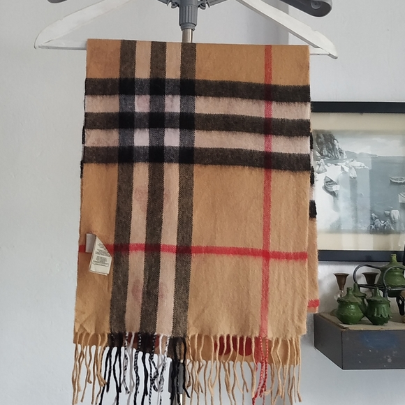 Burberry Heart Print Reversible Cashmere Scarf /Wrap (Rare ) - Picture 5 of 10